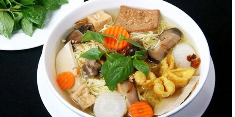 Nguyên liệu cần chuẩn bị để nấu hủ tiếu Thái Lan chay