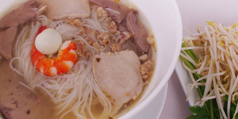 Nguyên liệu cần chuẩn bị cho món hủ tiếu Thái Lan trẻ em